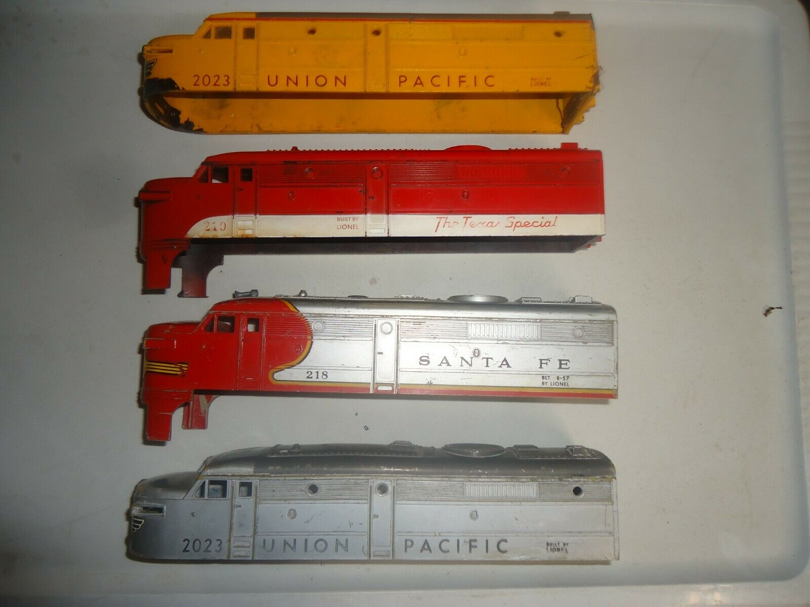 Lionel Lot Of 4 Assorted Diesel Engine Shells Used