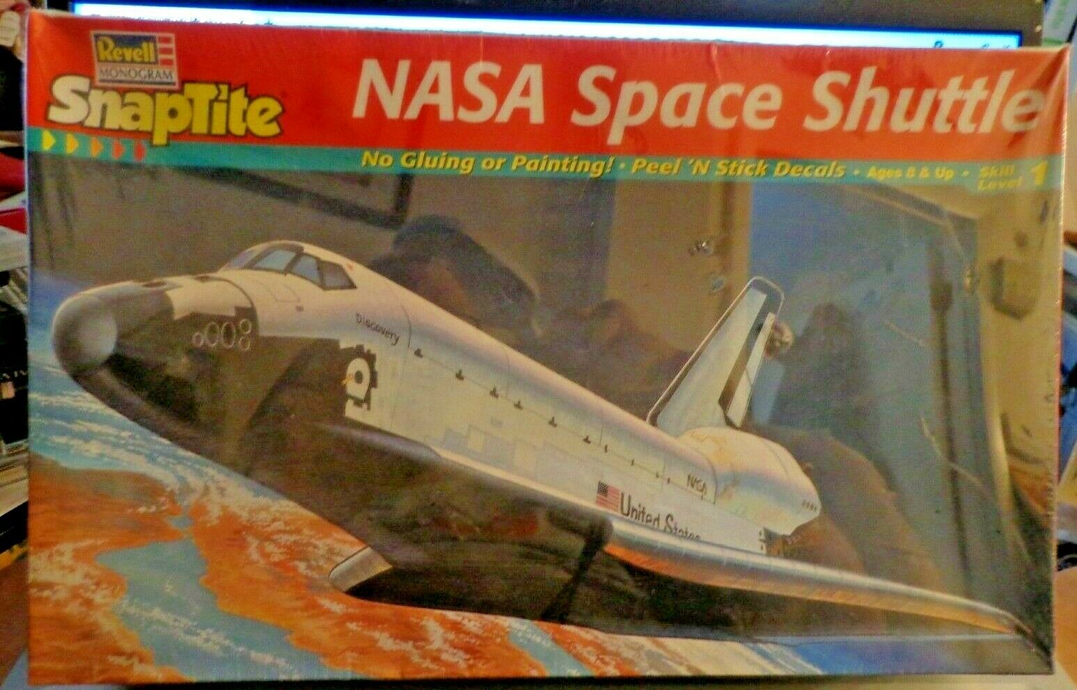 Revell Nasa Space Shuttle Discovery 1:200 Scale 85-1110 Skill Level 1