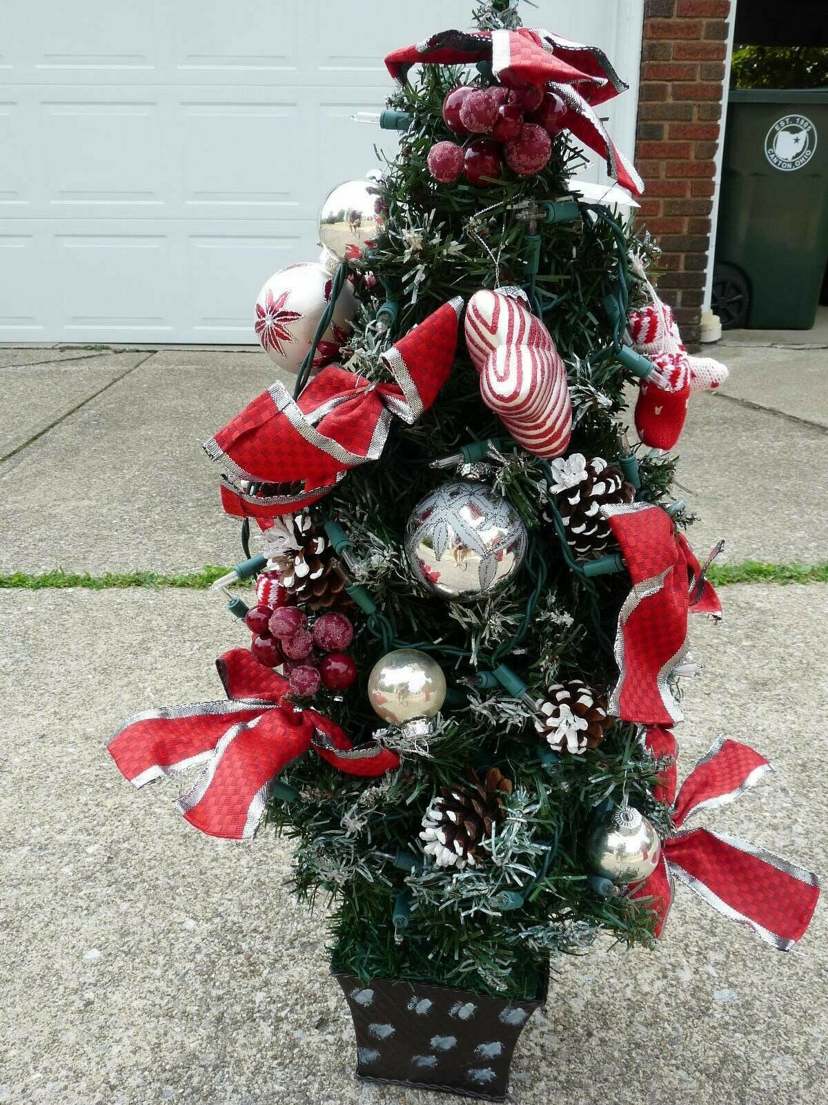 Waterford Holiday Heirlooms Lighted Crimson Christmas Tree With Ornaments In Box